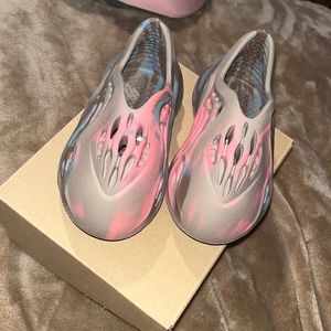 Gently worn yeezy foam runner authenticated